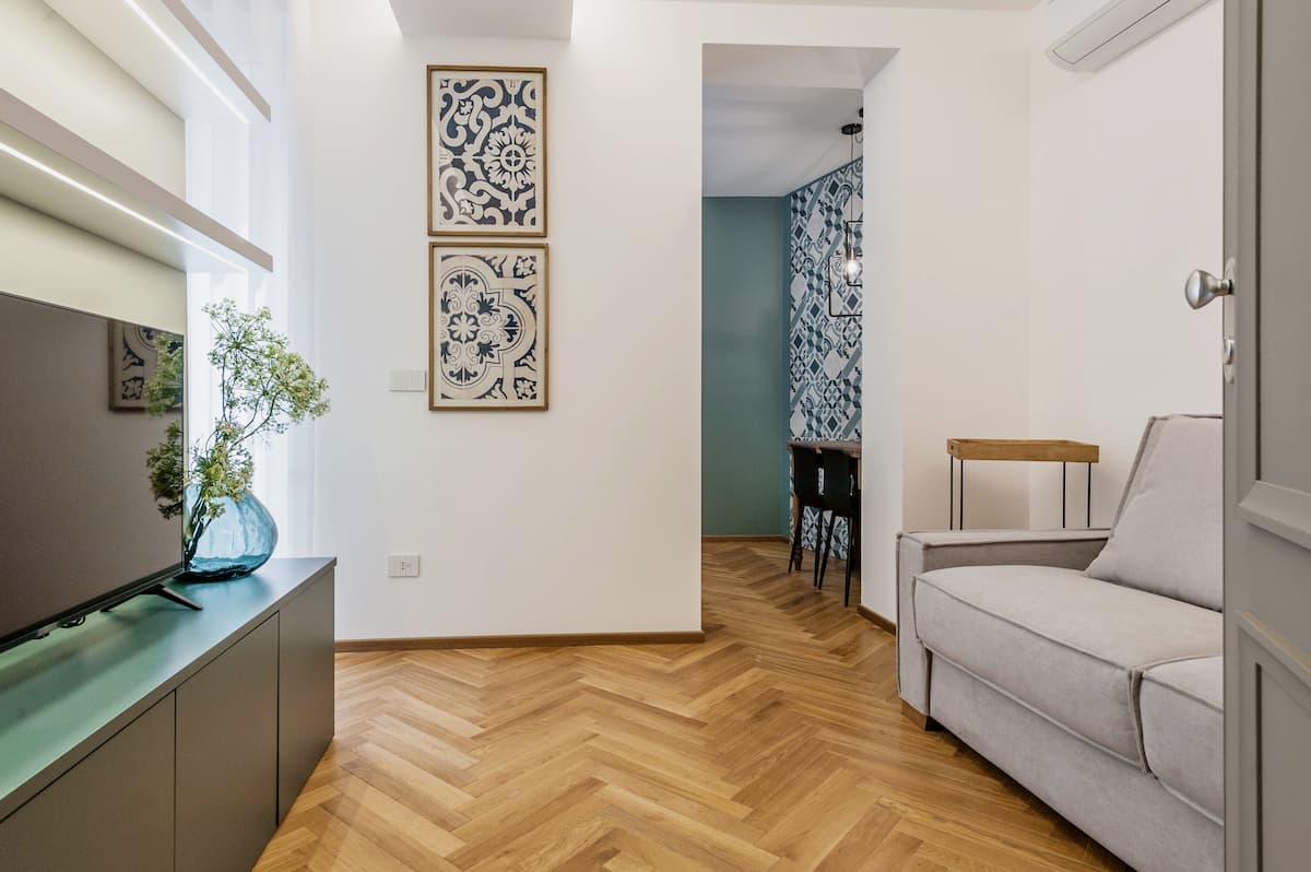 Soggiorno luminoso Casa Dalmazia arredamento design Catania